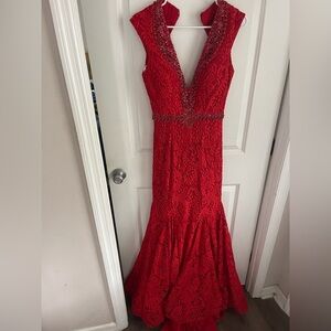 Elegant Mac Duggal Red Lace Gown
